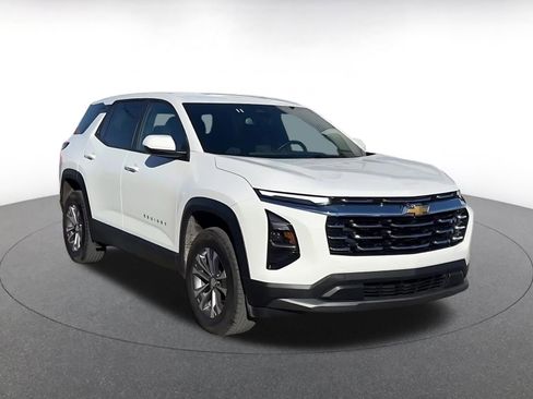 Used 2025 Chevrolet Equinox LT image 3