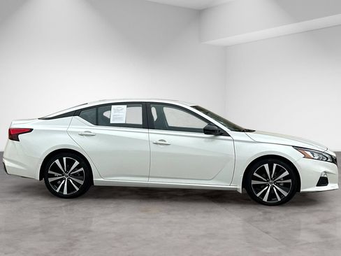 Used 2020 Nissan Altima 2.5 SR w/ Premium Package FWD image 8