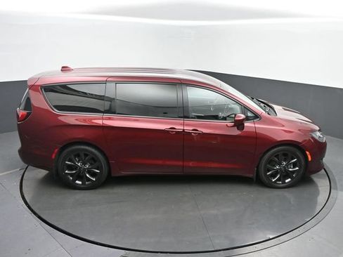 Used 2020 Chrysler Pacifica Touring w/ S Appearance Package FWD image 41
