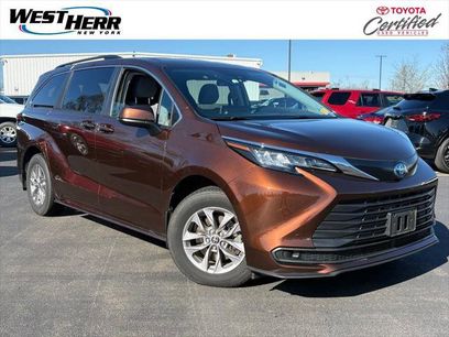 Certified 2022 Toyota Sienna LE