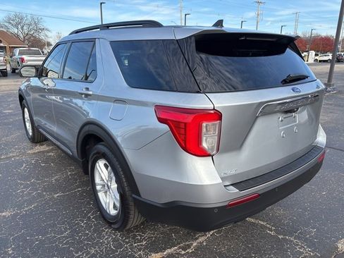 Used 2022 Ford Explorer XLT image 3