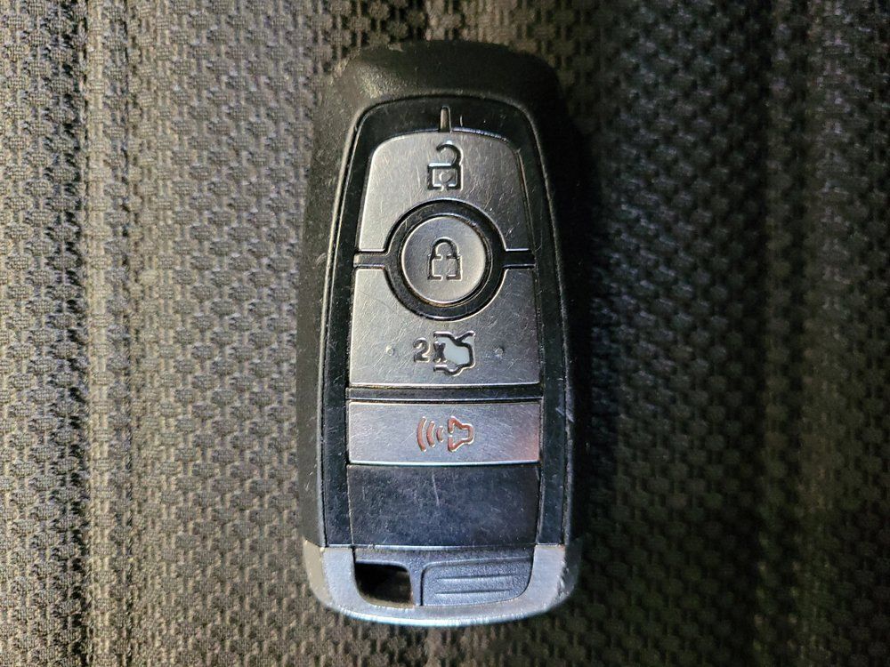 Used 2020 Ford Fusion SE FWD image 32