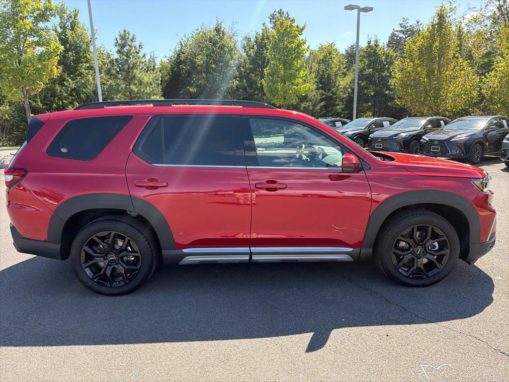 Used 2025 Honda Pilot Touring image 8