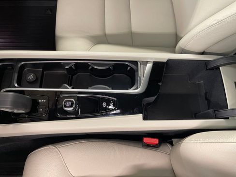 Certified 2025 Volvo XC60 T8 Plus w/ Protection Package Premier AWD/4WD image 26