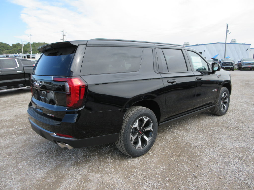 New 2027 GMC Yukon XL AT4 w/ AT4 Premium Plus Package AWD/4WD image 4