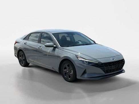 Certified 2022 Hyundai Elantra SEL FWD image 7