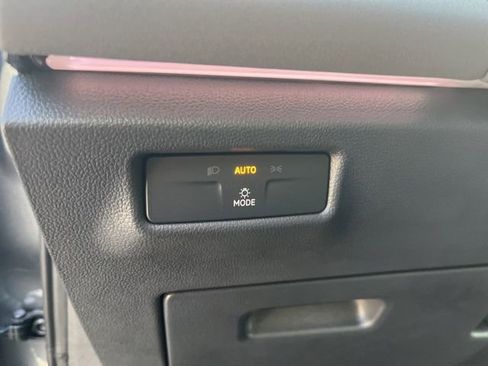 New 2026 Volkswagen Tiguan SE R-Line image 8