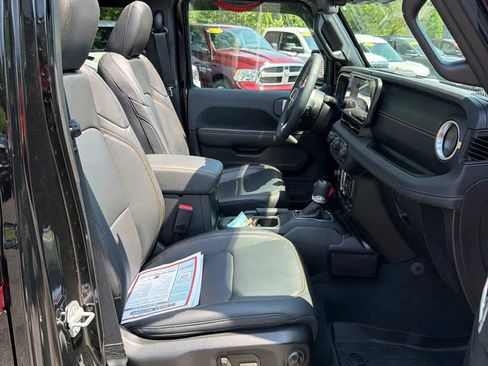 Used 2025 Jeep Wrangler Unlimited Sahara AWD/4WD image 9