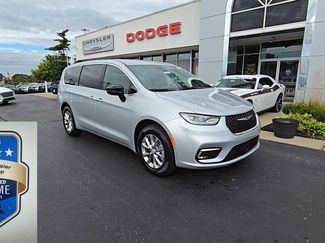 New 2026 Chrysler Pacifica Select video 1