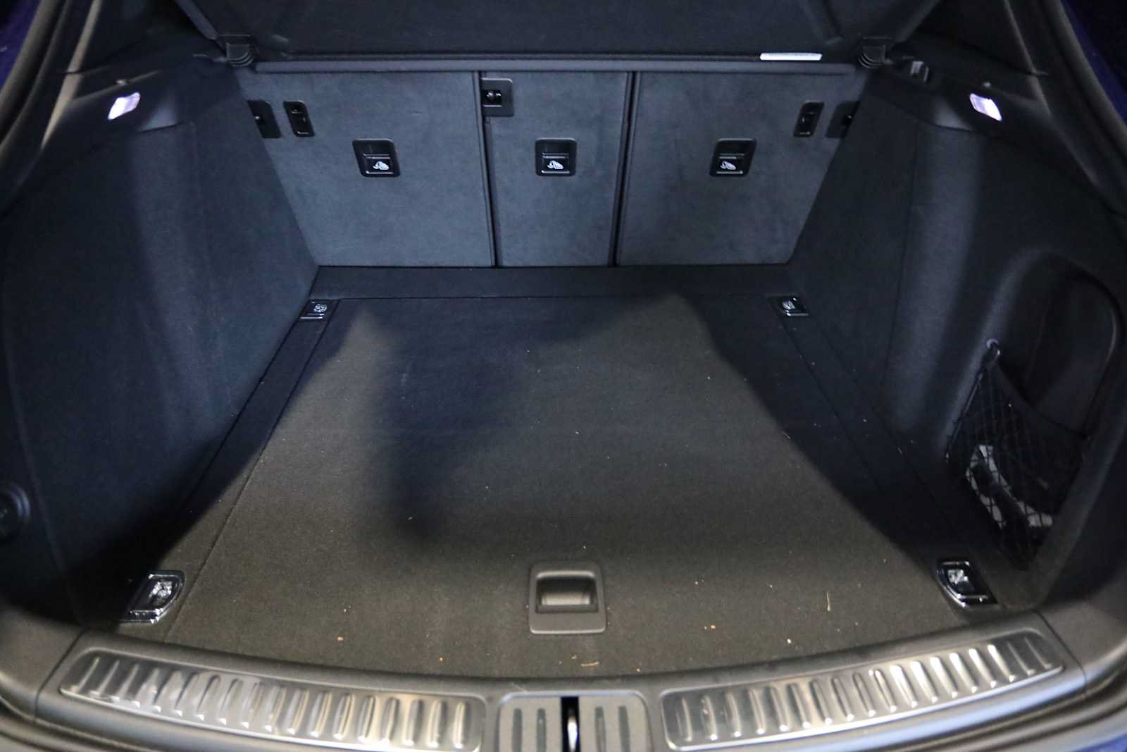 Used 2025 Porsche Macan AWD/4WD image 16