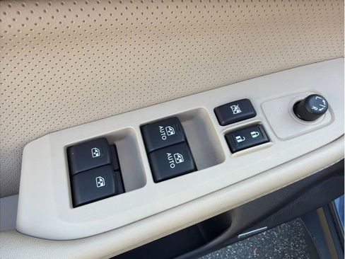 Used 2017 Subaru Outback 2.5i Limited w/ Popular Package #5 image 10