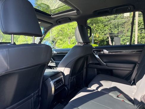 Certified 2023 Lexus GX 460 Premium w/ Premium Package AWD/4WD image 11