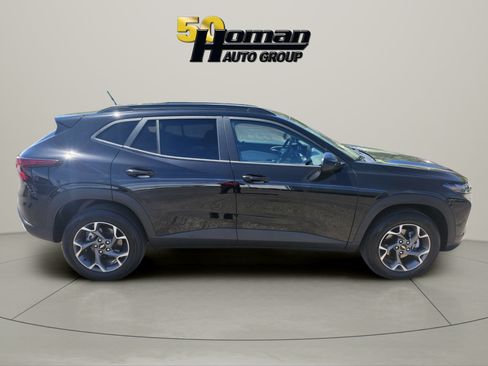 Used 2024 Chevrolet Trax LT w/ Driver Confidence Package FWD image 6