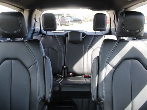 New 2026 Chrysler Pacifica Select image 30