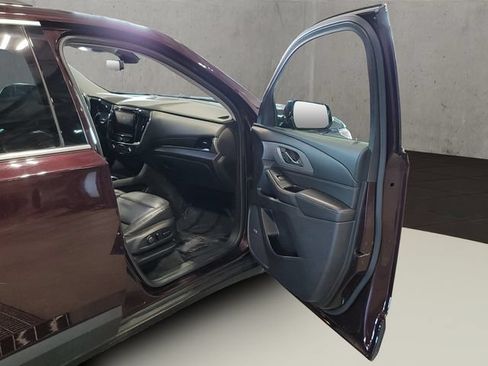 Used 2018 Chevrolet Traverse LT AWD/4WD image 3