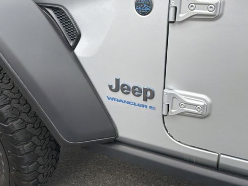Used 2024 Jeep Wrangler Willys image 11