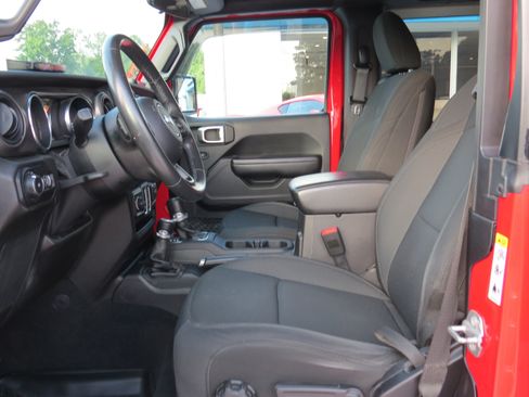 Used 2019 Jeep Wrangler Sport AWD/4WD image 12