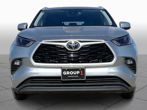 Used 2023 Toyota Highlander XLE image 4
