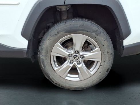 Used 2022 Toyota RAV4 XLE w/ Convenience Package image 11