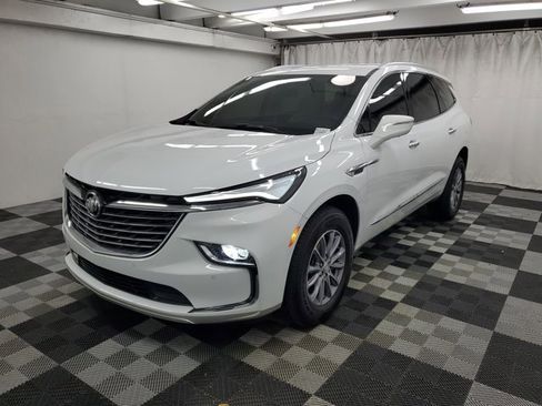 Used 2024 Buick Enclave Essence w/ Technology Package image 3