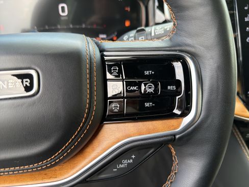 Used 2024 Jeep Grand Wagoneer L Series III AWD/4WD image 32