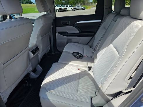 Used 2019 Toyota Highlander Plus FWD image 24