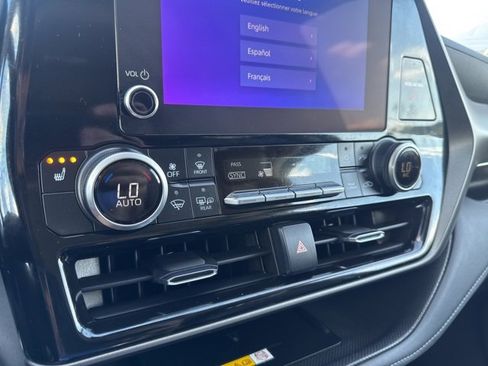 Used 2024 Toyota Highlander XLE image 5