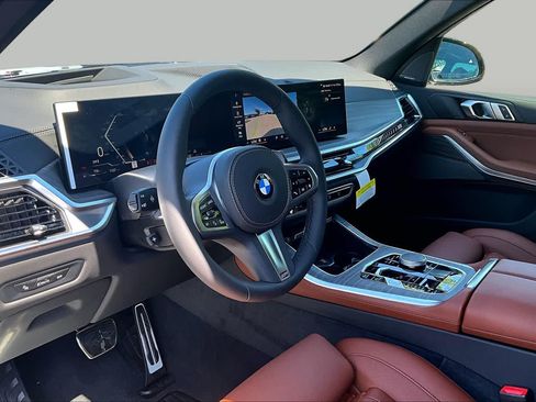 New 2026 BMW X5 xDrive40i w/ M Sport Package AWD/4WD image 9