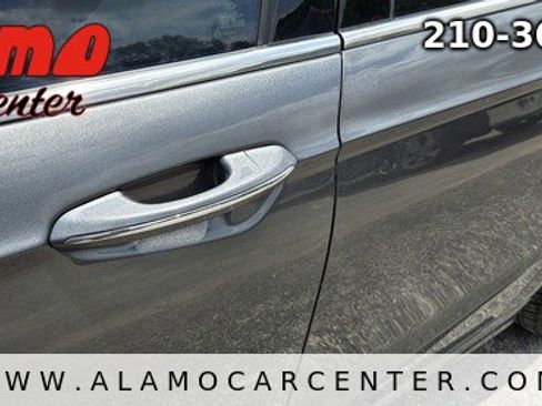 Used 2016 Ford Fusion Titanium FWD image 10