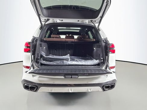 New 2026 BMW X5 M60i w/ Climate Comfort Package image 27