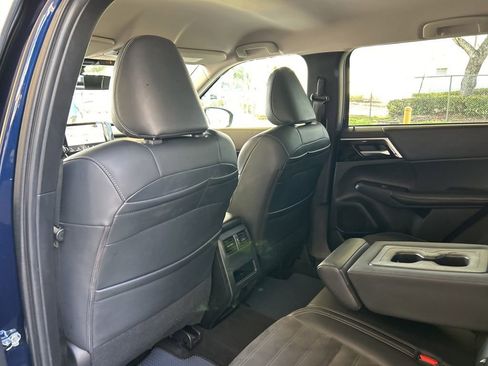 Used 2024 Mitsubishi Outlander SE Black Edition AWD/4WD image 38