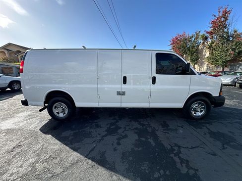 Used 2012 Chevrolet Express 2500 Extended image 4