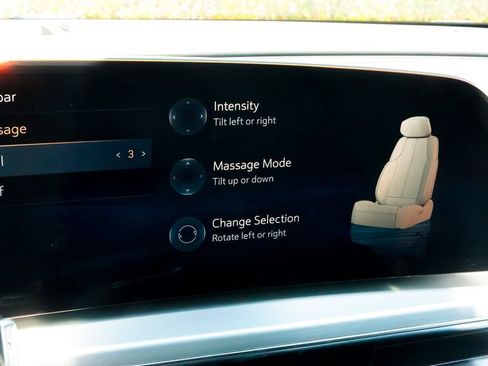 Used 2025 Cadillac Lyriq Sport image 24