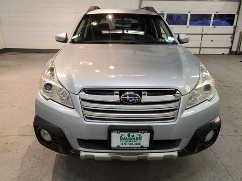 Used 2013 Subaru Outback 3.6R Limited AWD/4WD image 9