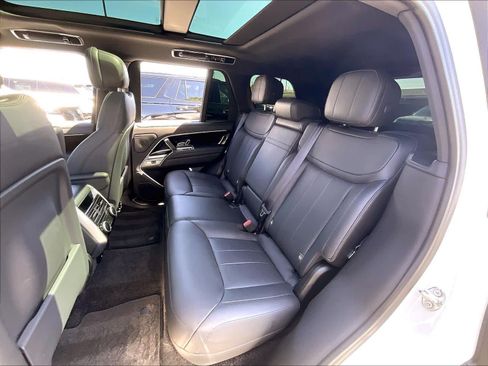 Used 2025 Land Rover Range Rover SE AWD/4WD image 29