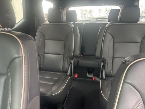 Used 2023 Chevrolet Traverse Premier w/ Redline Edition image 19