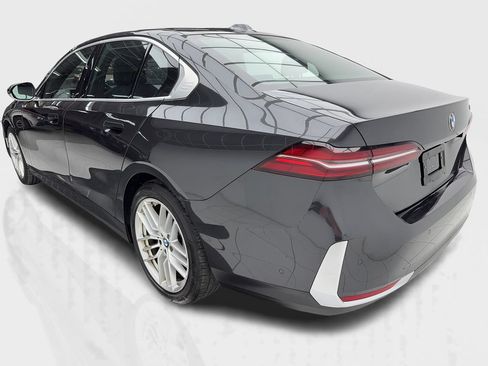 Used 2024 BMW 530i w/ Premium Package RWD image 11