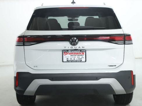 Used 2026 Volkswagen Tiguan SE AWD/4WD image 41