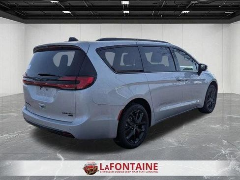New 2026 Chrysler Pacifica Select AWD/4WD image 5