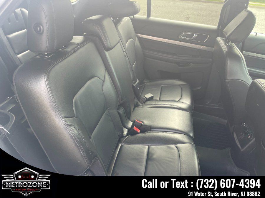 Used 2018 Ford Explorer XLT w/ Equipment Group 202A AWD/4WD image 23