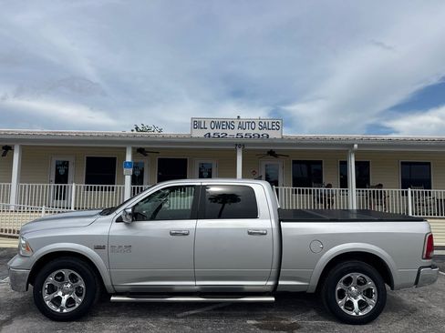 Used 2017 RAM 1500 Laramie RWD image 2
