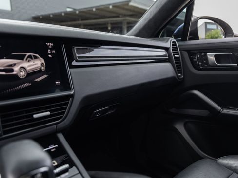 Certified 2023 Porsche Cayenne Turbo GT AWD/4WD image 31