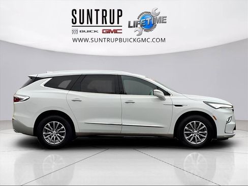 Used 2024 Buick Enclave Premium image 3