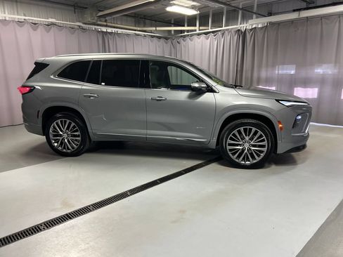Used 2025 Buick Enclave Avenir w/ Super Cruise Package AWD/4WD image 8