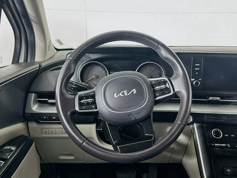 Used 2024 Kia Carnival LX image 18