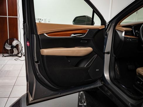 Used 2018 Cadillac XT5 Platinum w/ Driver Assist Package image 28