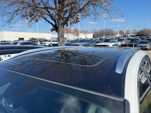 Used 2022 Lincoln Nautilus Reserve image 8