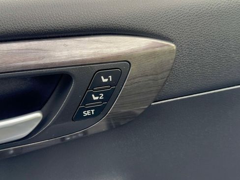 Used 2024 Toyota Highlander Platinum image 20