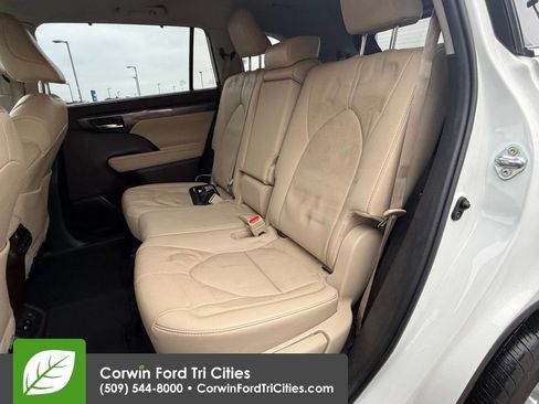 Used 2021 Toyota Highlander Limited image 14