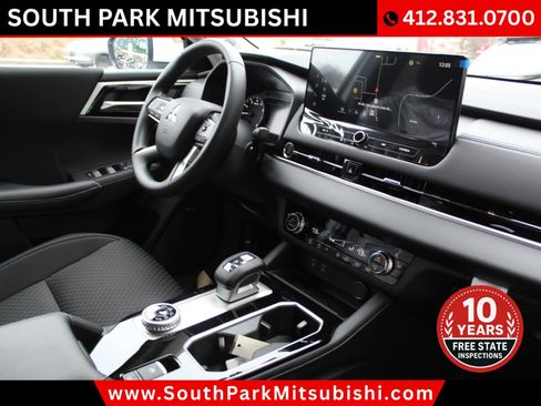 New 2026 Mitsubishi Outlander ES image 10